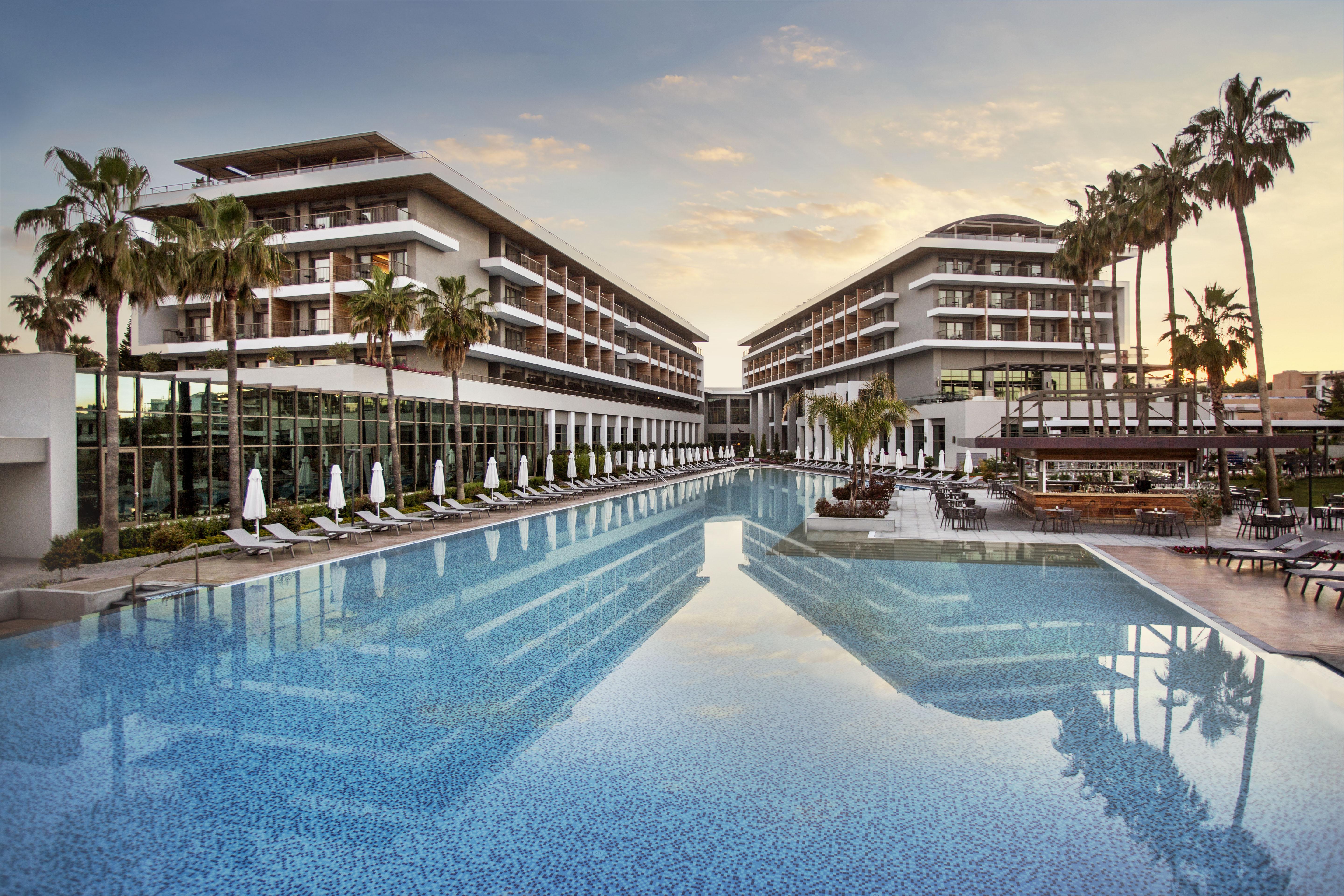 Resort Acanthus Cennet Barut Collection