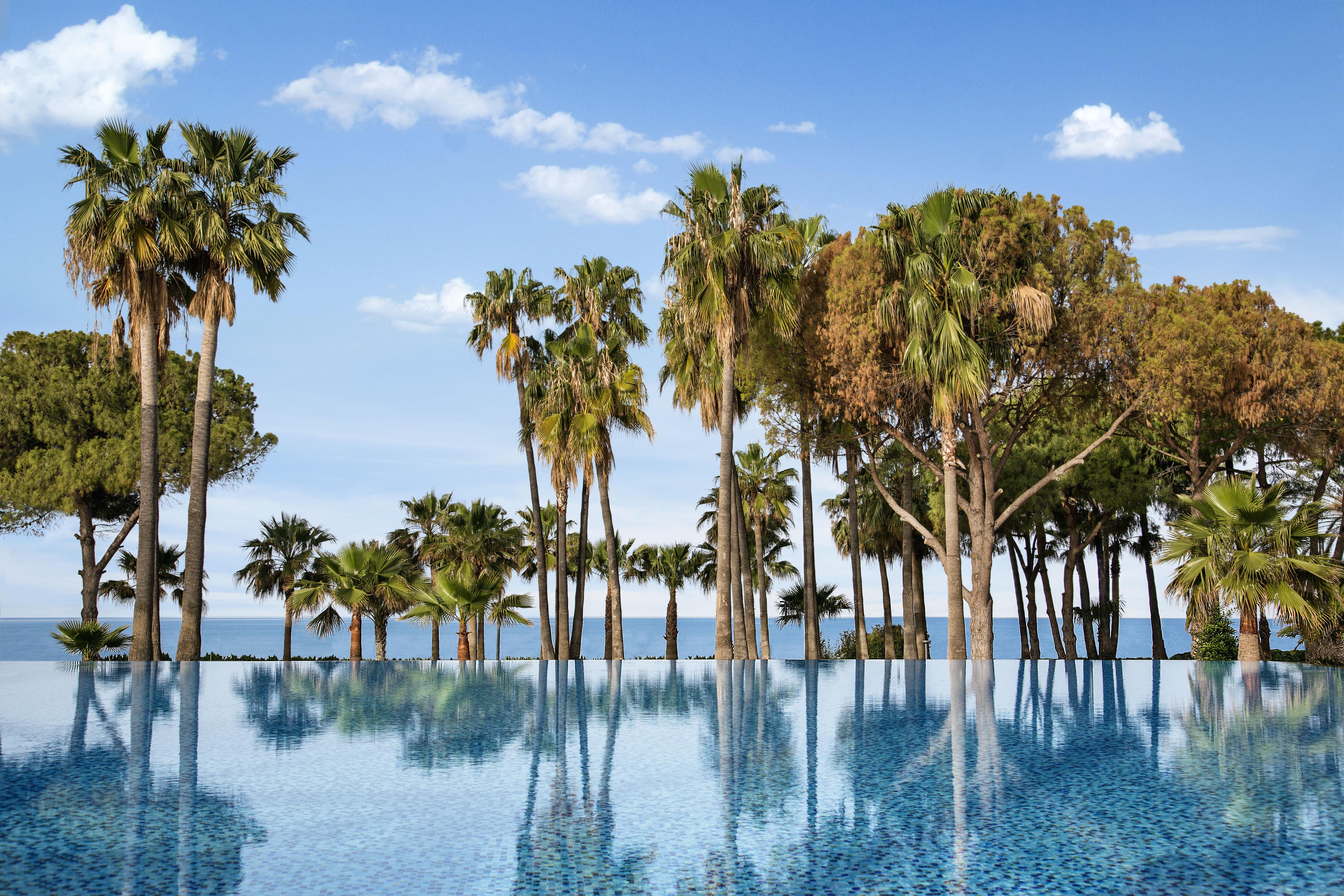Resort Acanthus Cennet Barut Collection