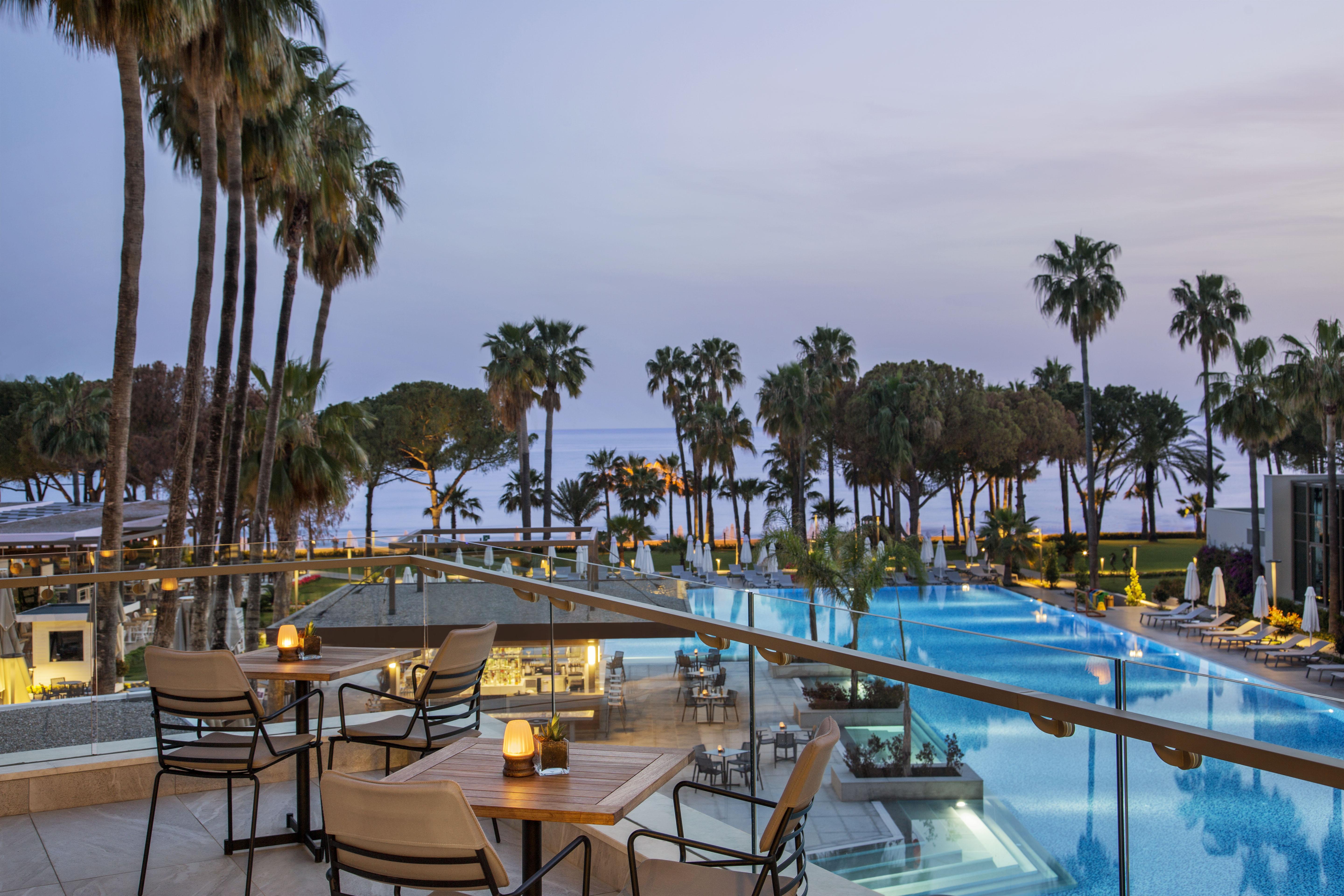 Acanthus Cennet Barut Collection